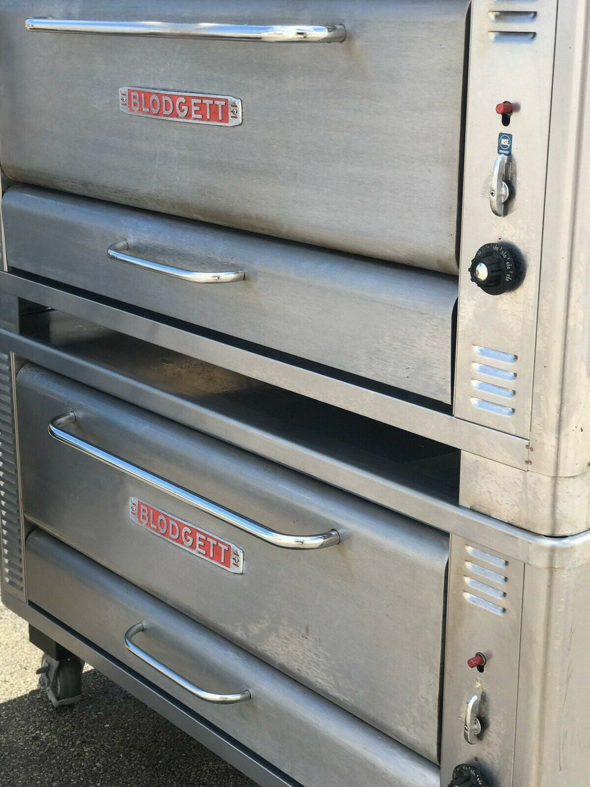 Pre-Owned Blodgett 1048 Gas Double Deck Pizza Oven on Casters